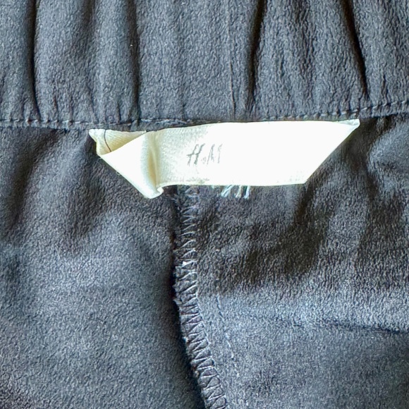 H&M Black Pull-On Ankle Pants Women’s (No Size Tag, Fits Like M/L) - Picture 4 of 6